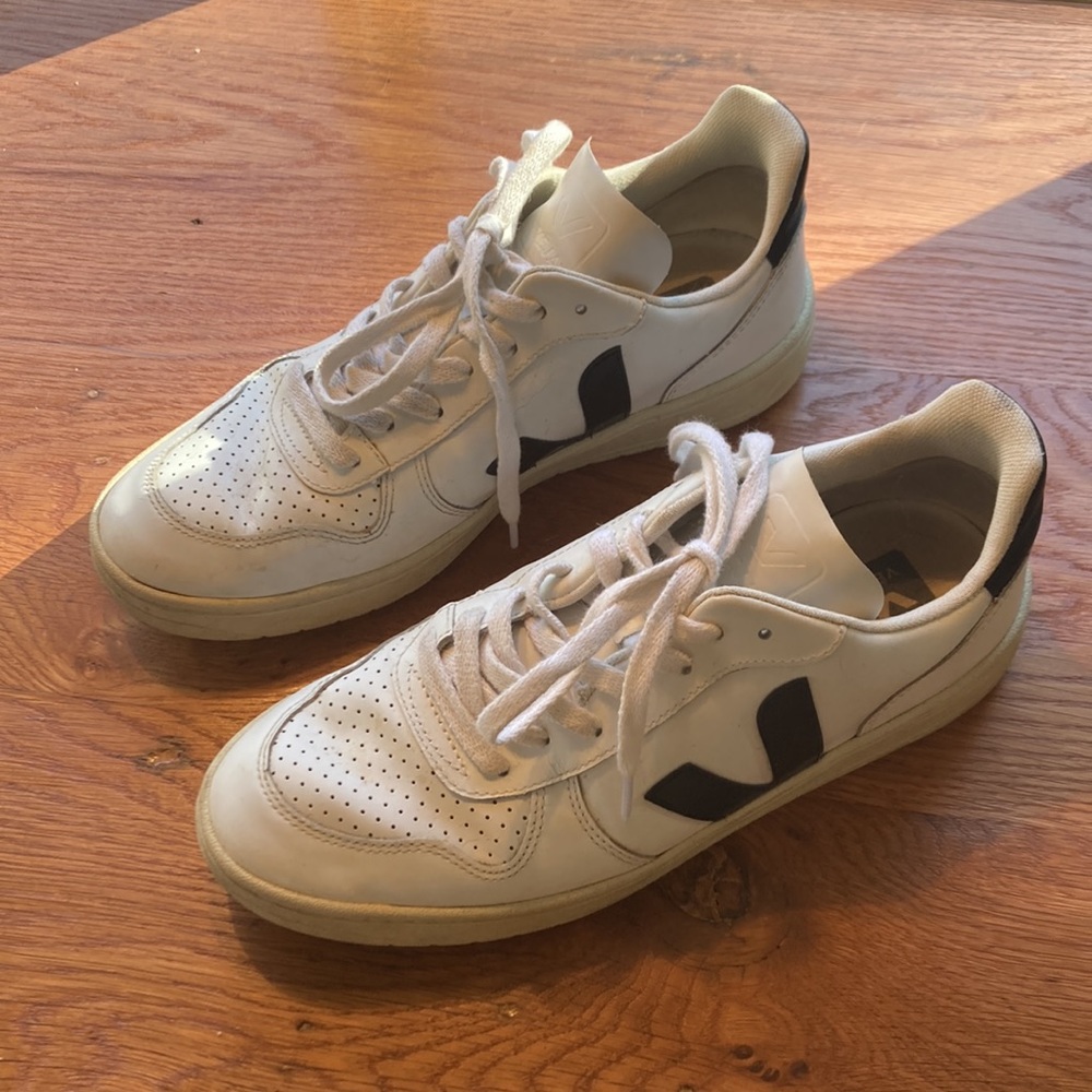 Veja White Leather Sneakers EUR 41